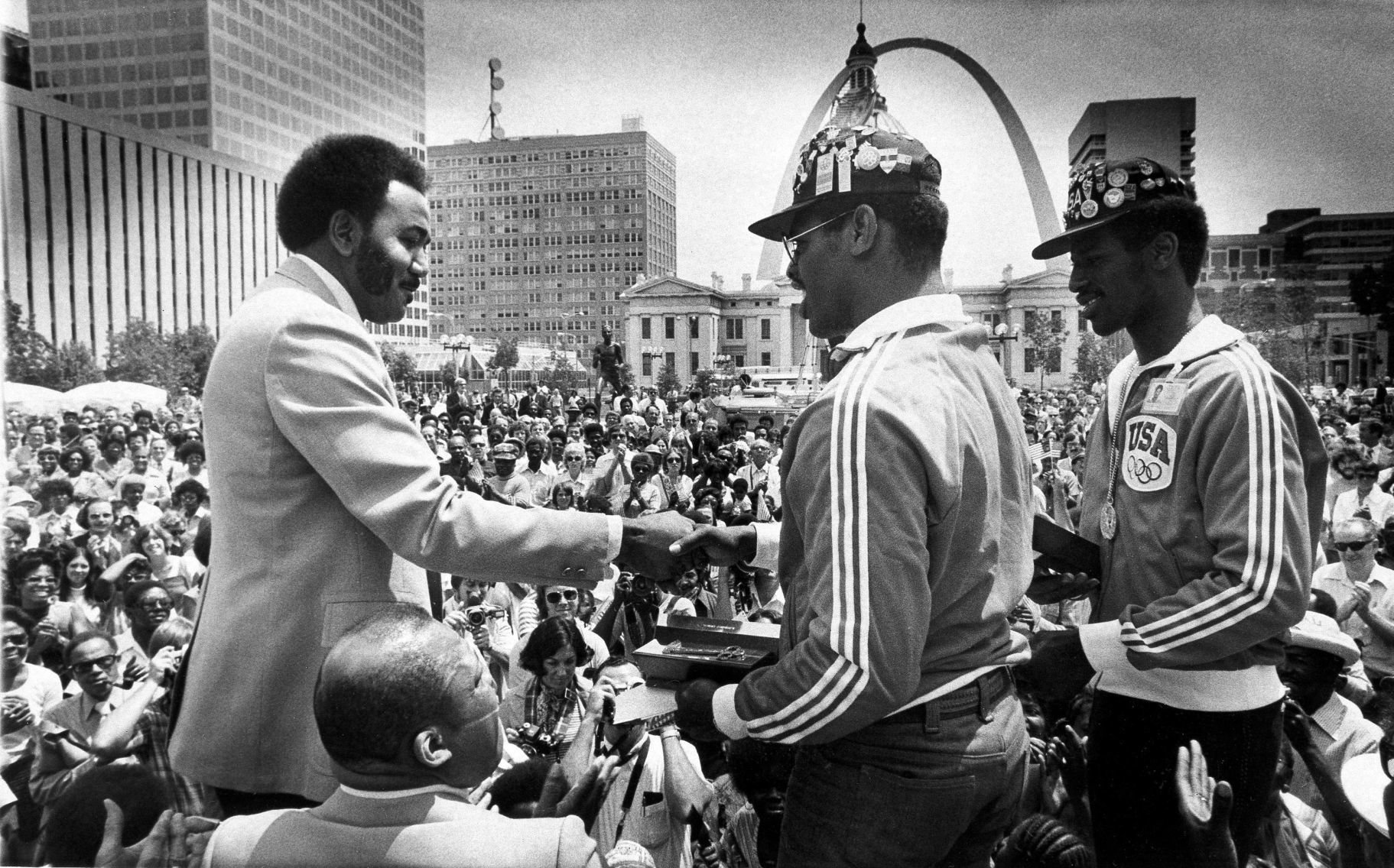 1976: Leon Spinks, Michael Spinks